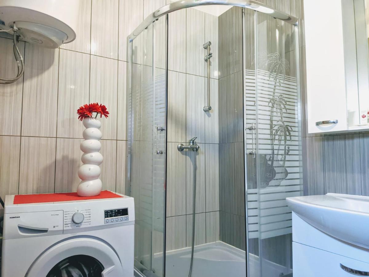 Glorianita Sweethome,Centro, Free Parking,Self Check- In ชิเบนิก ภายนอก รูปภาพ