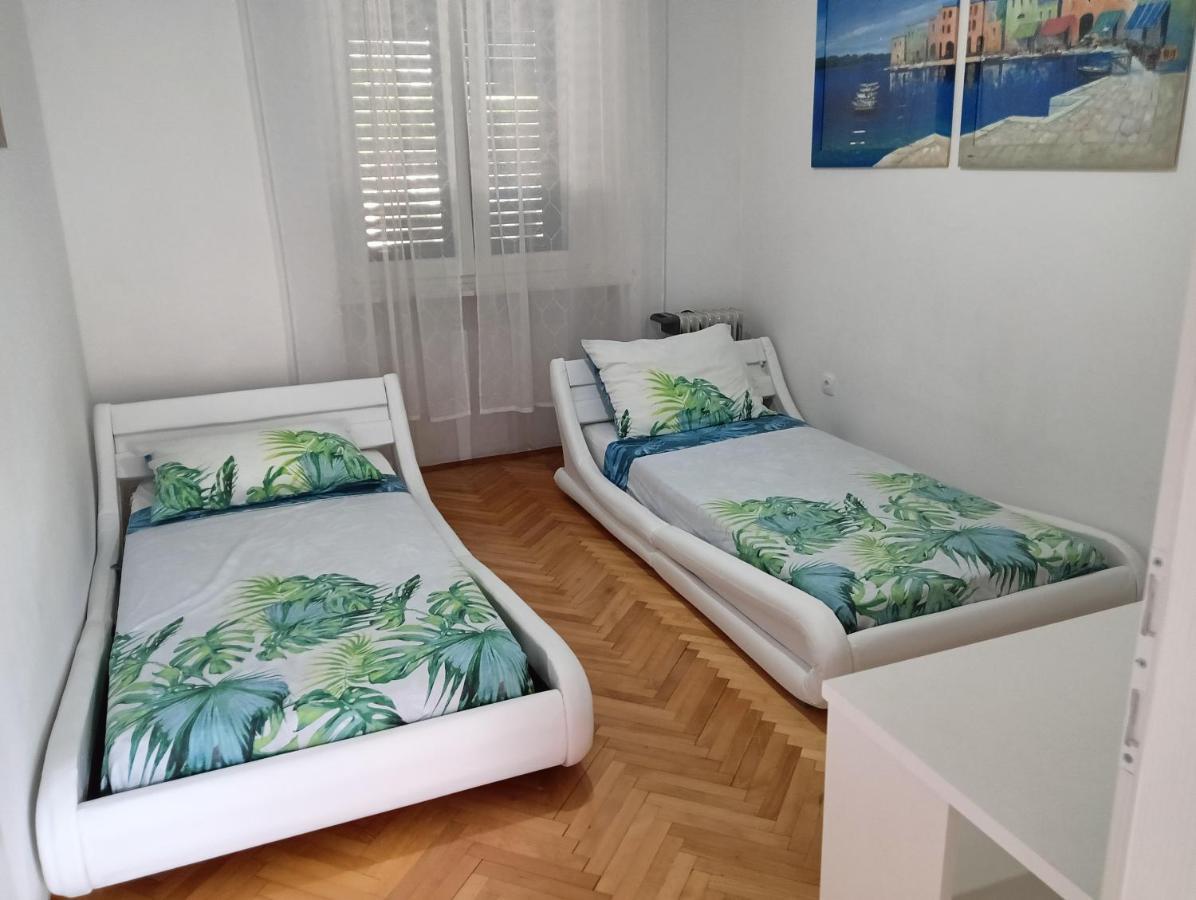 Glorianita Sweethome,Centro, Free Parking,Self Check- In ชิเบนิก ภายนอก รูปภาพ